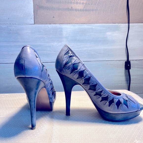 BCBGeneration 2 tone blue leather peep toe pump with platform - Picture 3 of 9